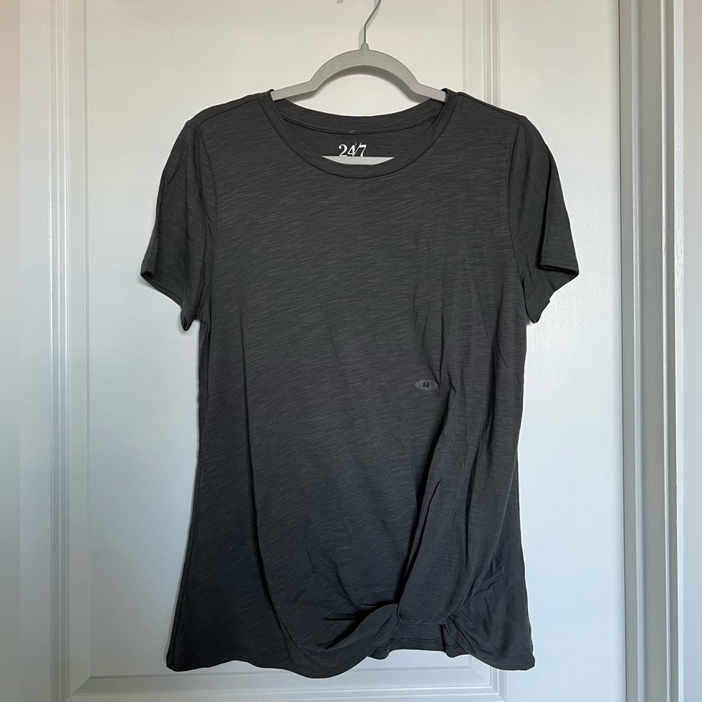 24/7 by Maurice’s basic T with Twist